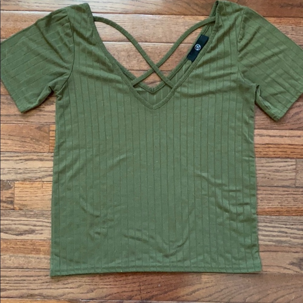 Army green criss-cross T-shirt